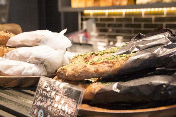 NEWoManのグルメゾーンがいよいよオープン！日本初進出のピザ店から朝4時まで営業するフードホールなど