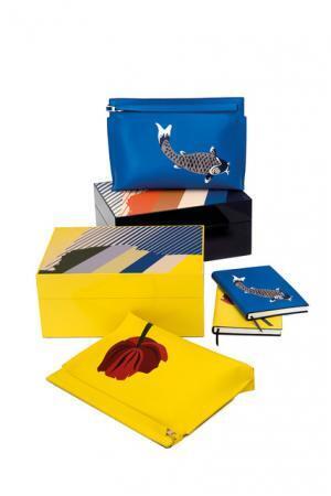 ロエベがミラノ サローネで新作家具を発表。鯉が泳ぐ屏風など精巧な技術を駆使