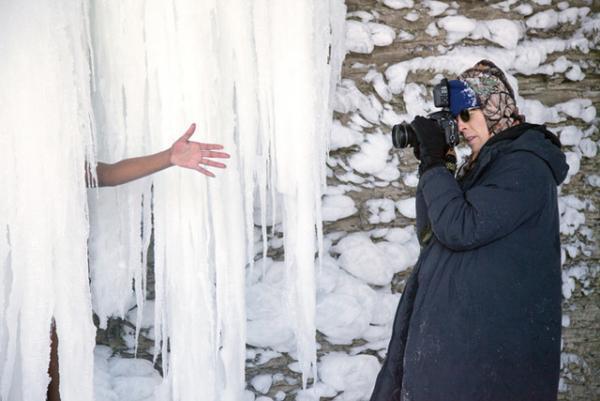写真家ライアン・マッギンレー来日、17日IMAで本人と証明写真撮影イベント