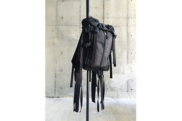 ミハラヤスヒロが16SSコレクションで発表したバックパックのバリスティックナイロン仕様の新モデル（6万円）を発売