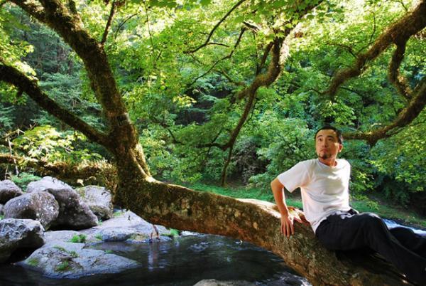 赤坂蚤の市 in アークヒルズ、過去最大の約90店舗が出店。アンティーク雑貨や家具、古着、ジュエリーなど