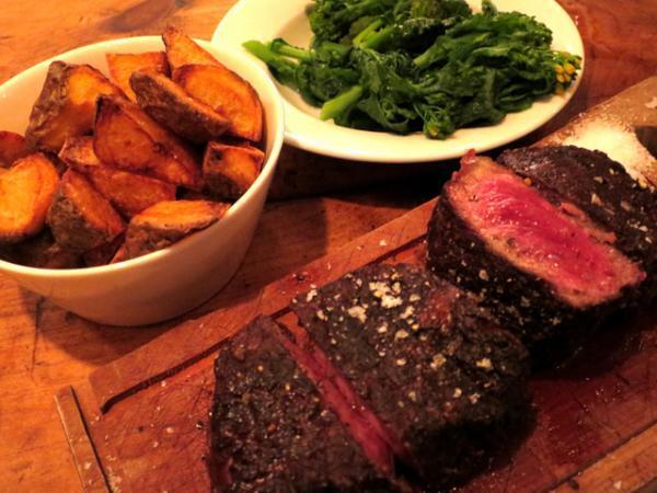 赤坂蚤の市 in アークヒルズ、過去最大の約90店舗が出店。アンティーク雑貨や家具、古着、ジュエリーなど