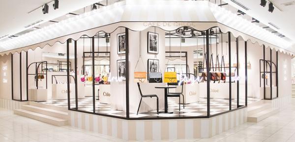 新宿伊勢丹にクロエの限定ブティック“CAFE DE CHLOE”オープン。デリシャスカラーの限定アイテムが登場