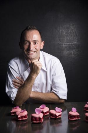 『不思議の国のアリス』のデザートブッフェがヒルトン東京で開催