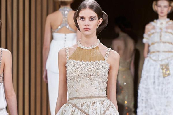 シャネル、ラグジュアリー×エコロジーで繋ぐファッションの未来【2016春夏クチュール】