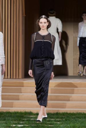 シャネル、ラグジュアリー×エコロジーで繋ぐファッションの未来【2016春夏クチュール】