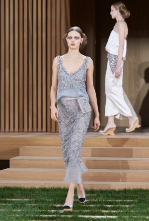 シャネル、ラグジュアリー×エコロジーで繋ぐファッションの未来【2016春夏クチュール】