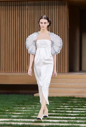 シャネル、ラグジュアリー×エコロジーで繋ぐファッションの未来【2016春夏クチュール】