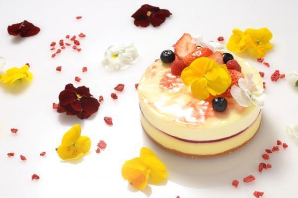 フレデリック・カッセルから新作“イチゴ”スイーツ&amp;花束イメージの母の日限定ケーキ