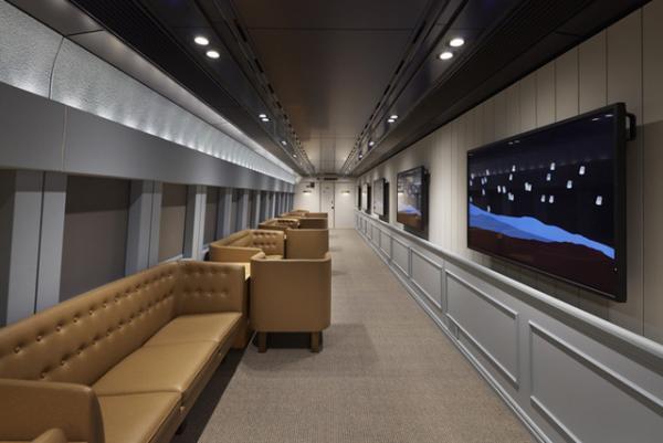 蜷川実花が外装デザイン、世界最速美術館「現美新幹線」がいよいよ29日に運行！