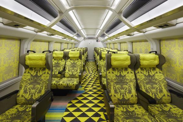 蜷川実花が外装デザイン、世界最速美術館「現美新幹線」がいよいよ29日に運行！