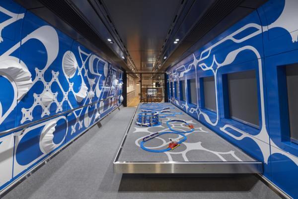 蜷川実花が外装デザイン、世界最速美術館「現美新幹線」がいよいよ29日に運行！