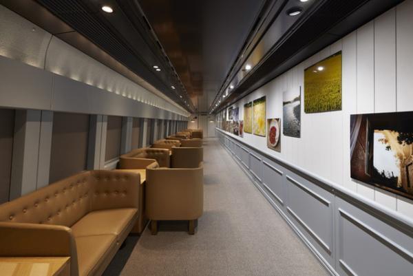 蜷川実花が外装デザイン、世界最速美術館「現美新幹線」がいよいよ29日に運行！