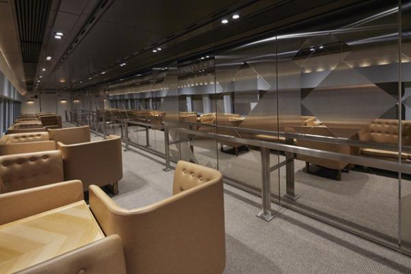 蜷川実花が外装デザイン、世界最速美術館「現美新幹線」がいよいよ29日に運行！