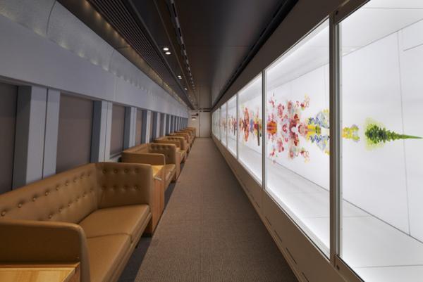 蜷川実花が外装デザイン、世界最速美術館「現美新幹線」がいよいよ29日に運行！
