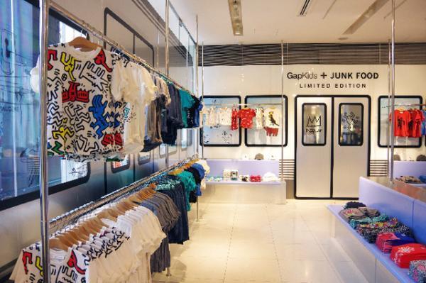 ギャップ原宿店がNYメトロに変身。バスキア、キース・ヘリングのユーモラスなベビー＆キッズコレクションスタート