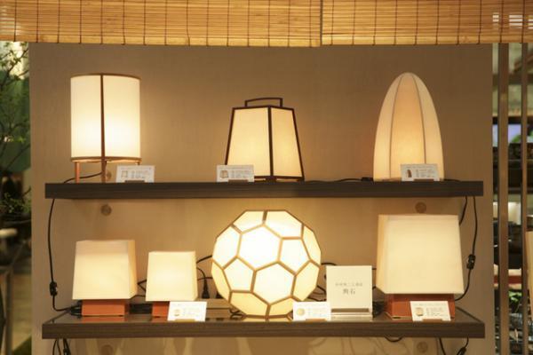 日本橋三越、京料亭「和久傳」の世界観を紹介。元首相・細川護煕の作品も展示販売