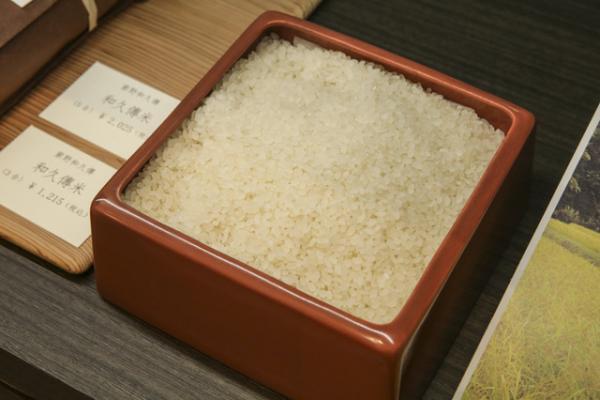 日本橋三越、京料亭「和久傳」の世界観を紹介。元首相・細川護煕の作品も展示販売