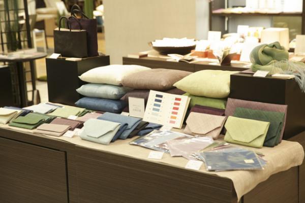 日本橋三越、京料亭「和久傳」の世界観を紹介。元首相・細川護煕の作品も展示販売