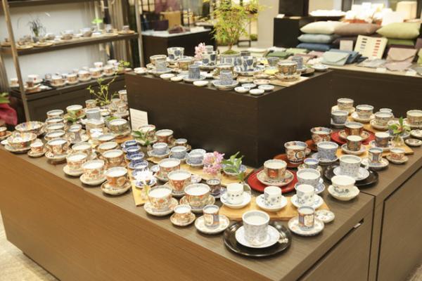 日本橋三越、京料亭「和久傳」の世界観を紹介。元首相・細川護煕の作品も展示販売