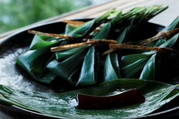 日本橋三越、京料亭「和久傳」の世界観を紹介。元首相・細川護煕の作品も展示販売