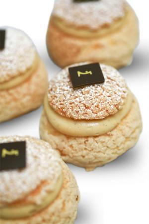 パリのチョコレート専門店「ラ・メゾン・デュ・ショコラ」が一口で2度美味しい魅惑のシュークリームを限定販売