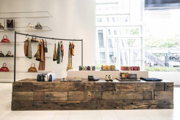 コーチ表参道がリニューアルオープン！30個限定の記念バッグも登場