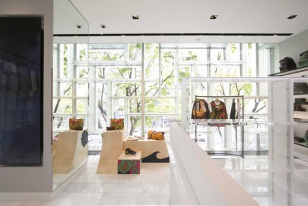 コーチ表参道がリニューアルオープン！30個限定の記念バッグも登場