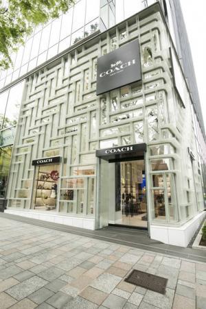 コーチ表参道がリニューアルオープン！30個限定の記念バッグも登場