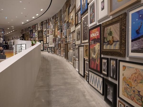 ポール・スミスの世界最大級の旗艦店が六本木にオープン