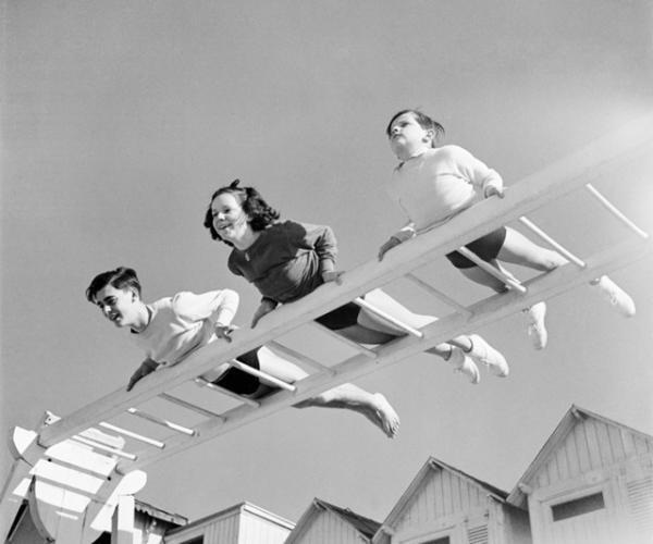 幸せの瞬間を撮り続けたフランスの写真家・ラルティーグ写真展が埼玉で開催