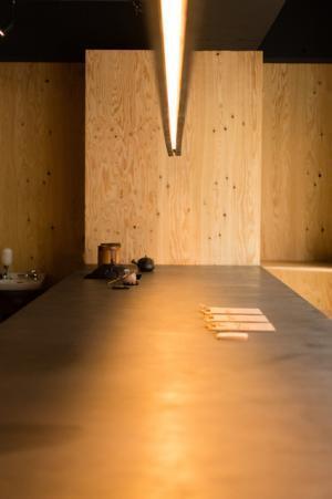 “茶室”をテーマにしたティー&amp;コーヒースタンドが原宿にオープン、茶釜と急須でハンドドリップ