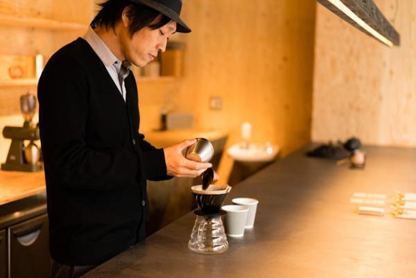 “茶室”をテーマにしたティー&amp;コーヒースタンドが原宿にオープン、茶釜と急須でハンドドリップ