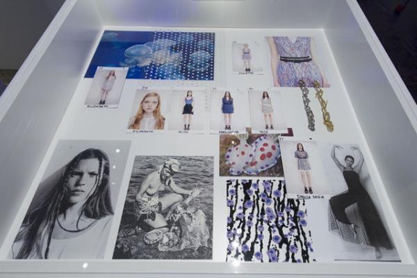 カルヴェン、阪急うめだで“海への旅”をテーマにポップアップ。特製フォトブースも登場