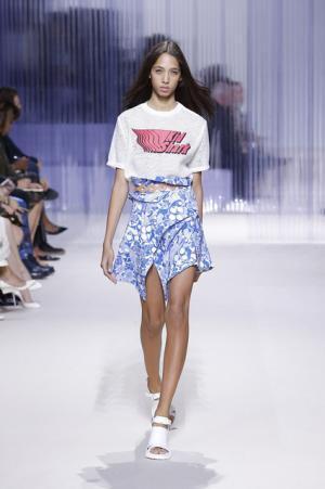 カルヴェン、阪急うめだで“海への旅”をテーマにポップアップ。特製フォトブースも登場