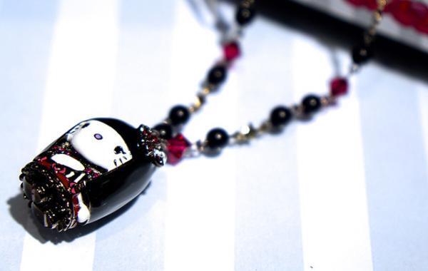 アナ スイ、新宿伊勢丹で“PARTY”テーマに限定アイテム発売。サングラス姿のハロー キティーとのコラボも！