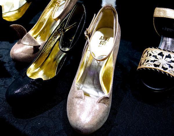 アナ スイ、新宿伊勢丹で“PARTY”テーマに限定アイテム発売。サングラス姿のハロー キティーとのコラボも！