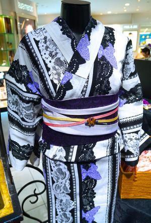 アナ スイ、新宿伊勢丹で“PARTY”テーマに限定アイテム発売。サングラス姿のハロー キティーとのコラボも！