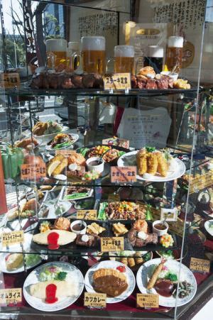 肉を愛する安藤裕子が下町・東向島でステーキを頂き、馬喰町でアンティークボタンに出合う【東東京タイムトラベルvol.3】