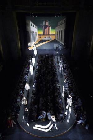 フェンディ90周年アニバーサリーで至極のファーコレクション「オートフリュール」ショーを開催