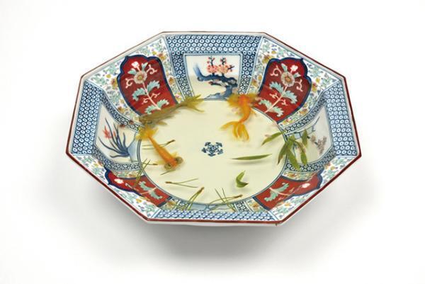 “リアル過ぎる金魚”で世界を魅了、絵師・深堀隆介の初回顧展が渋谷で開催