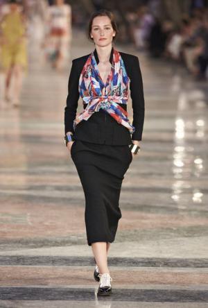 シャネル、キューバを舞台にラガーフェルド流“キューバの正装”でランウエイを飾る【17年クルーズ】