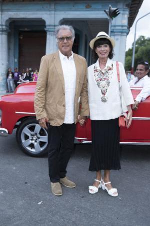 シャネル、キューバを舞台にラガーフェルド流“キューバの正装”でランウエイを飾る【17年クルーズ】