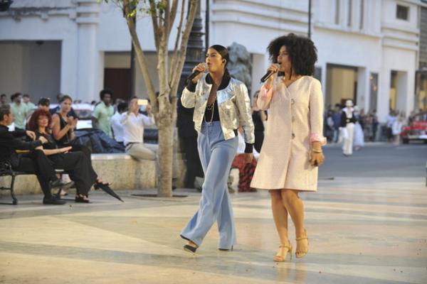 シャネル、キューバを舞台にラガーフェルド流“キューバの正装”でランウエイを飾る【17年クルーズ】