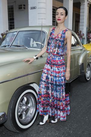 シャネル、キューバを舞台にラガーフェルド流“キューバの正装”でランウエイを飾る【17年クルーズ】