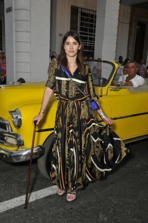 シャネル、キューバを舞台にラガーフェルド流“キューバの正装”でランウエイを飾る【17年クルーズ】