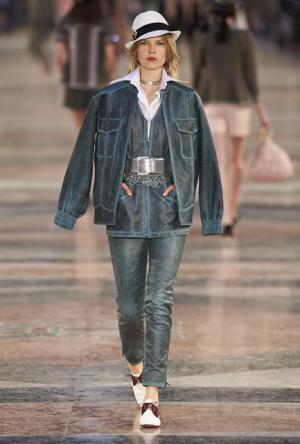 シャネル、キューバを舞台にラガーフェルド流“キューバの正装”でランウエイを飾る【17年クルーズ】