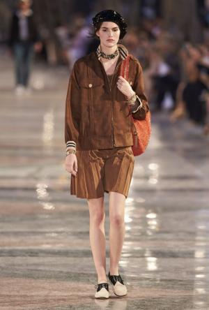 シャネル、キューバを舞台にラガーフェルド流“キューバの正装”でランウエイを飾る【17年クルーズ】