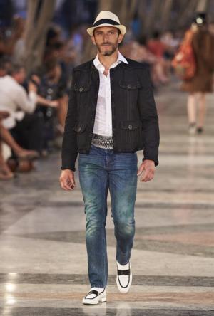 シャネル、キューバを舞台にラガーフェルド流“キューバの正装”でランウエイを飾る【17年クルーズ】