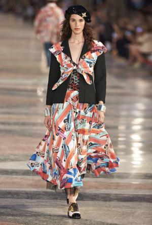 シャネル、キューバを舞台にラガーフェルド流“キューバの正装”でランウエイを飾る【17年クルーズ】